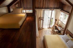 Deluxe Quadruple Room, Balcony - HÔM Stay - Phố đi bộ (Thuan Hoa Ward)