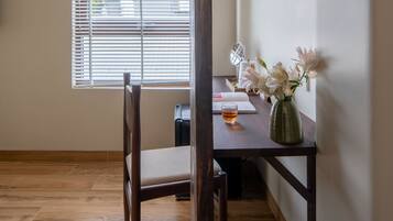 Luxury Double Room, Balcony | Desk, laptop workspace, free WiFi, bed sheets