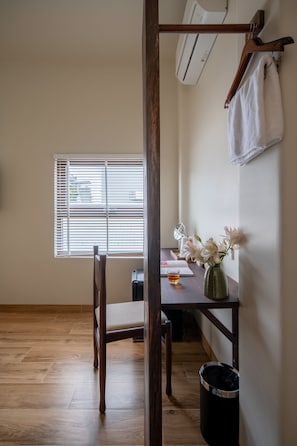 Habitación doble de lujo, balcón | Escritorio, espacio para trabajar con laptop y wifi gratis