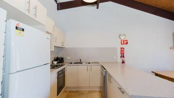 Frigorífic, microones, forn i placa de cuina