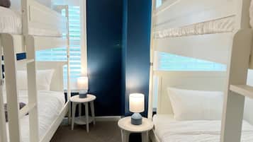 4 habitaciones, tabla de planchar con plancha, wifi y ropa de cama