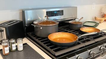 Mikrowelle, Ofen, Herdplatte, Geschirrspüler