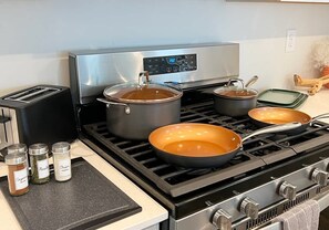 Microondas, horno, parrilla de estufa y lavavajillas 