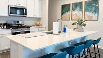 Micro-ondas, fogão, cooktop, lava-louças