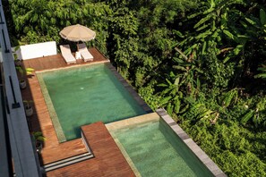 Kolam renang terbuka, kerusi lepak pantai 