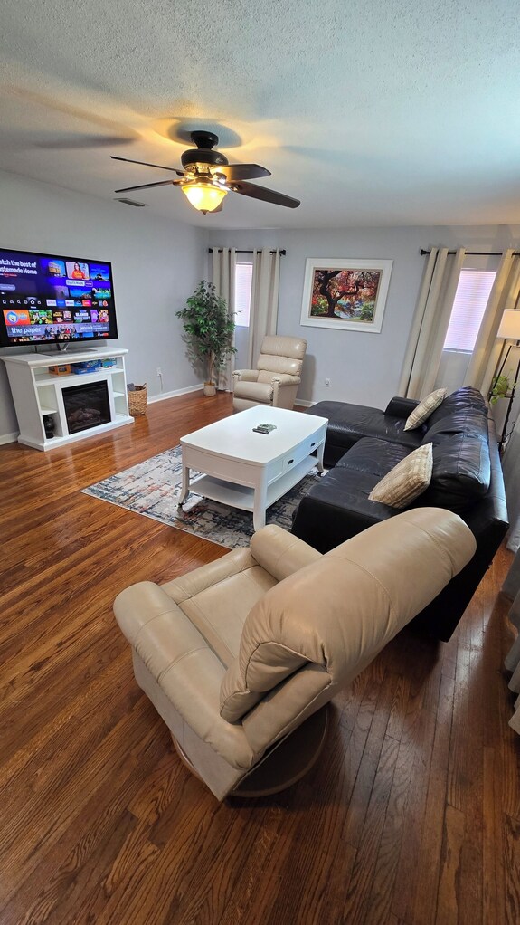 Spacious 3/2 Mt Dora Home W/ Hot Tub/private In Law Suite & Lush Fenced Backyard - Mount Dora, FL