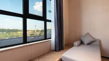Executive Double Room, City View | Living area | 45-inch LCD TV with satellite channels, pay movies