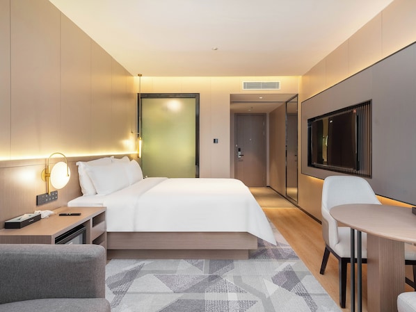 Chambre Double Exécutive, vue ville | Couette en duvet d'oie, matelas mémoire de forme