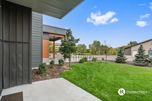 المنطقة المحيطة بالمنشأة