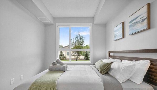 2 عدّة غرف نوم ومكتب ومكواة/لوح كي وسرير سفر