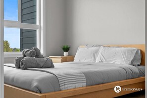 2 chambres, bureau, fer et planche à repasser, lit parapluie