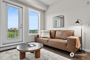 Una Smart TV, una oficina