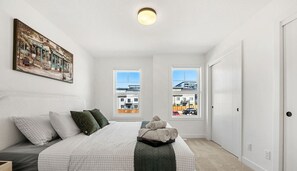 3 bedrooms, desk, iron/ironing board, travel crib