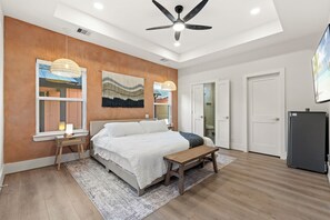 3 bedrooms, free WiFi, bed sheets - Desert Rose Dream Home - Modern Luxury Escape Amazing Patio @RevitalizedEastEnd (Houston)