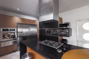 Fridge, microwave, oven, stovetop