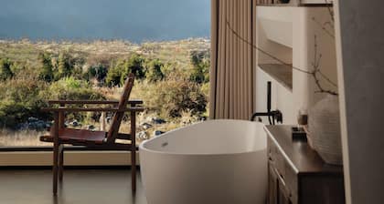 Floating Life Boundless Wild Resort