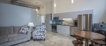 Newly renovated chic apartment within steps of Birminghamâs best attractions