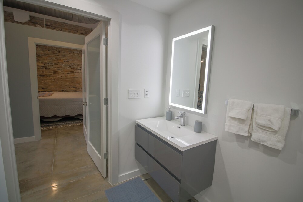 Newly Renovated Chic Apartment Within Steps Of Birmingham s Best newly-renovated-chic-apartment-within-steps-of-birmingham-s-best