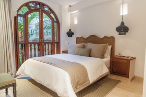 10 chambres, fer et planche à repasser, Wi-Fi, draps fournis