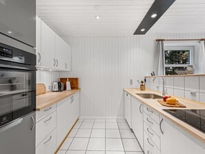 Réfrigérateur, four à micro-ondes, lave-vaisselle