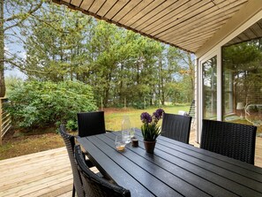 تناول الطعام بالخارج