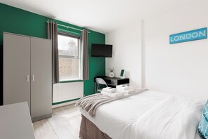 3 habitaciones, tabla de planchar con plancha, wifi y ropa de cama