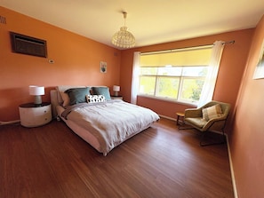 4 quartos, ferros/tábuas de passar roupa, Wi-Fi, roupa de cama