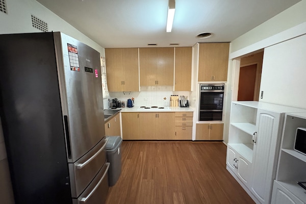 Microondas, horno, placa de cocina