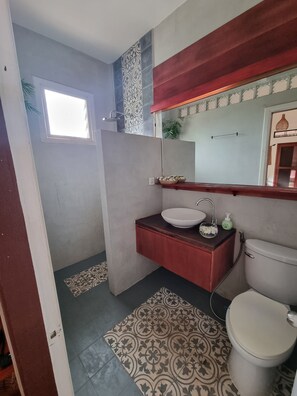 淋浴設備、風筒、提供毛巾、番梘