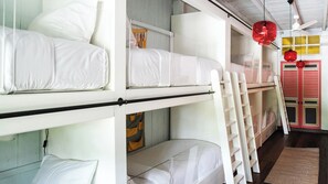 5 bedrooms, in-room safe, desk, WiFi