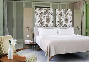 5 bedrooms, in-room safe, desk, WiFi