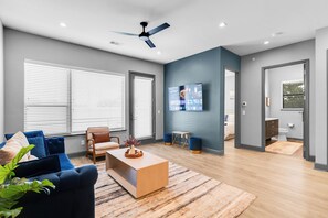 1 chambre, fer et planche à repasser, Wi-Fi, draps fournis