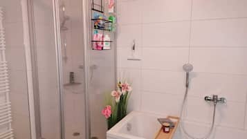 Haartrockner, Handtücher, Toilettenpapier