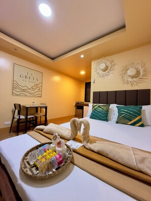 Egyptian cotton sheets, premium bedding, individually furnished, desk - La Greta El Nido (El Nido)