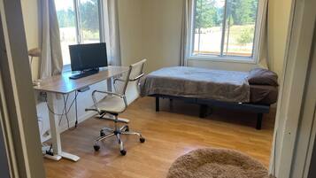 4 bedrooms, desk, iron/ironing board, free WiFi