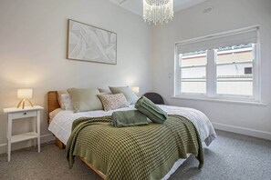 4 bedrooms, iron/ironing board, WiFi, bed sheets - Ludere Coonawarra (Penola)