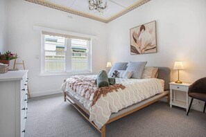 4 bedrooms, iron/ironing board, WiFi, bed sheets