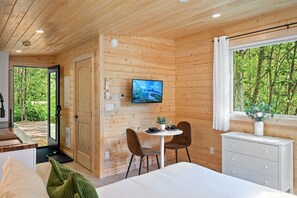 1 dormitorio, cuna de viaje, wifi gratis y ropa de cama