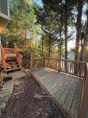 Terrace/patio - Light-Filled Modern PNW Retreat — Tualatin 3BR (Tualatin)