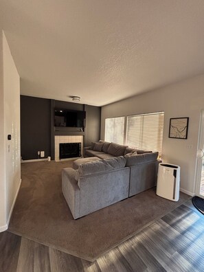 TV, fireplace