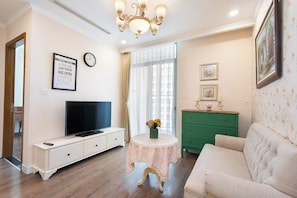 Apartamento Deluxe, vistas a la ciudad | Escritorio y wifi gratis