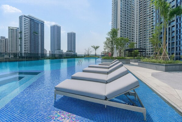 Business Apartment, 2 Bedrooms, Balcony, City View | Hypo-allergenic bedding, minibar, individually decorated