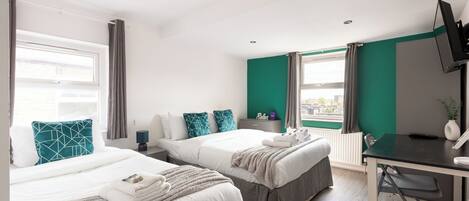 3 bedrooms, iron/ironing board, WiFi, bed sheets