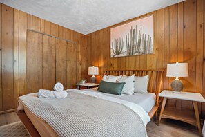 2 bedrooms, iron/ironing board, free WiFi, bed sheets