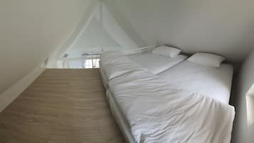 Huone, näköala lomakeskukseen | Kannettavalle tietokoneelle sopiva työtila, ilmainen Wi-Fi