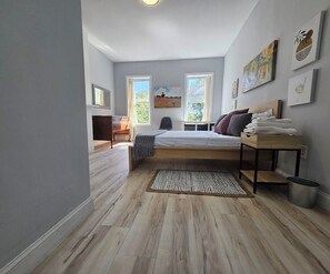 3 chambres, fer et planche à repasser, Wi-Fi, draps fournis