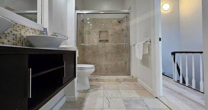 Cool Renovated 3-bedroom Townhome with AC in Jersey City