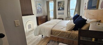 Cool Renovated 3-bedroom Townhome with AC in Jersey City