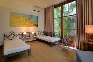 5 bedrooms, in-room safe, desk, iron/ironing board