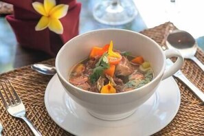 Alimentos y bebidas